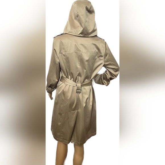 Coat - Picture 2 of 5